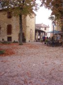 Au fond, les halles et  a droite le restaurant ou nous avons mang